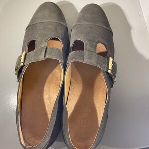 Vionic T-strap shoes